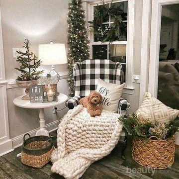 img-title Ingin Semakin Semarak di Hari Natal? Dekor Rumahmu dengan 7 Item Ini Yuk!