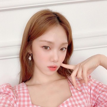 Deretan Artis Wanita yang Bikin Jatuh Cinta karena Mata Indahnya