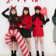 Inspirasi Outfit Natal! Merah vs Hijau, Suka yang Mana?