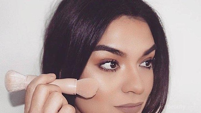 Biar Pipi Tampak Lebih Tirus, Kamu Perlu Alat Makeup Ini