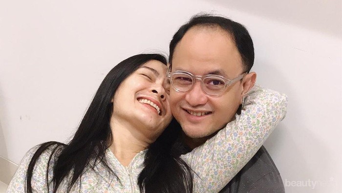 Punya Pasangan Pramugari atau Pilot, Deretan Artis Ini Makin Bahagia! Punya Pasangan Pramugari atau Pilot, Deretan Artis Ini Makin Bahagia!