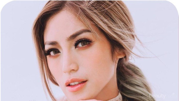 Gak Kalah dengan Brand Luar, Ini 5 Kosmetik Milik Para Artis Indonesia