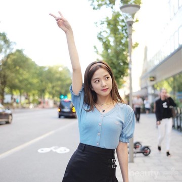 img-title Inspirasi Fashion Liburan Akhir Tahun ala Seleb Korea