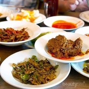 Kurangi Resiko Kena Kolestrol saat Santap Nasi Padang dengan Tips Berikut Ini