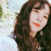 Langsung Berubah dengan Tampilan Poni ala Seleb Korea Ini!