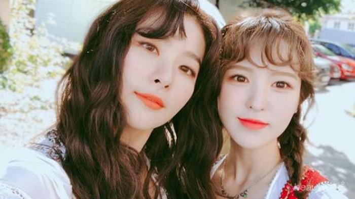 Langsung Berubah dengan Tampilan Poni ala Seleb Korea Ini!