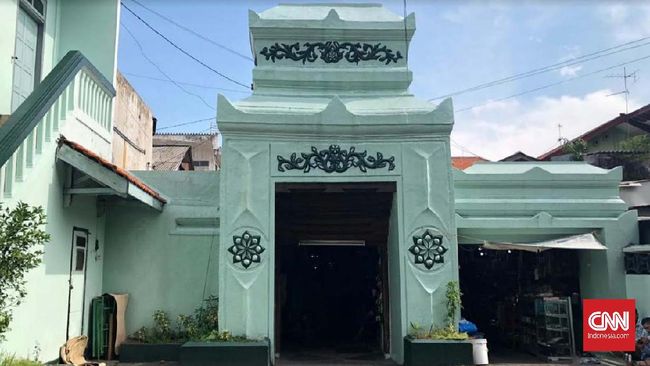 Makam sunan ampel terletak di dekat masjid