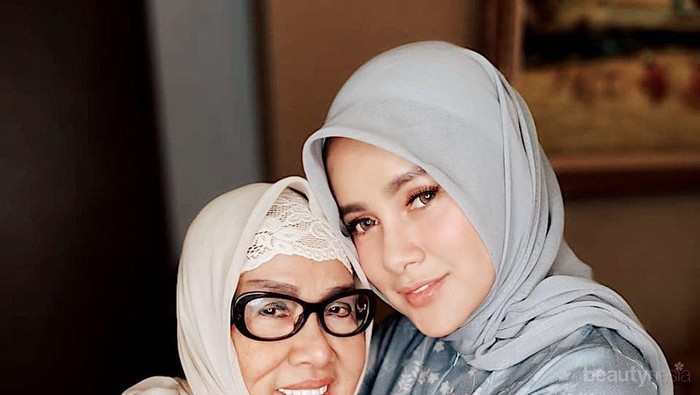 Sederet Momen Hangat Para Artis dan Ibunda di Hari Ibu