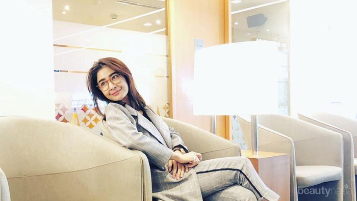 Menawannya Potret Uut Permatasari Meski Enggak Pakai Makeup