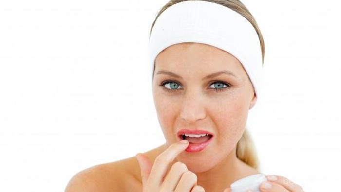 DIY Lip Balm Simple yang Bisa Kamu Coba, Cobain Yuk!