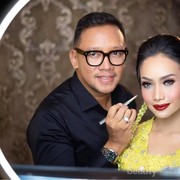 5 MUA Pria Profesional Langganan Artis Indonesia