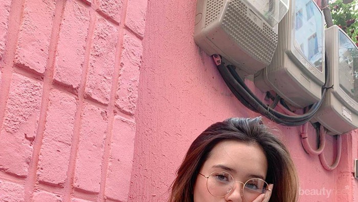 Gemas! Selebriti Indonesia Ini Hobi Banget Pakai Fashion Korean Style!