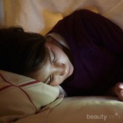 Hati-Hati! Blue Light pada Handphone Bisa Pengaruhi Kualitas Tidur