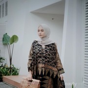 4 Model Batik Modern untuk Kondangan ala Selebgram Nisa Cookie