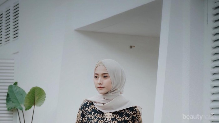 4 Model Batik Modern untuk Kondangan ala Selebgram Nisa Cookie