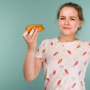 Makanan dan Minuman Ini Wajib Kamu Hindari Kalau Punya Wajah Berminyak
