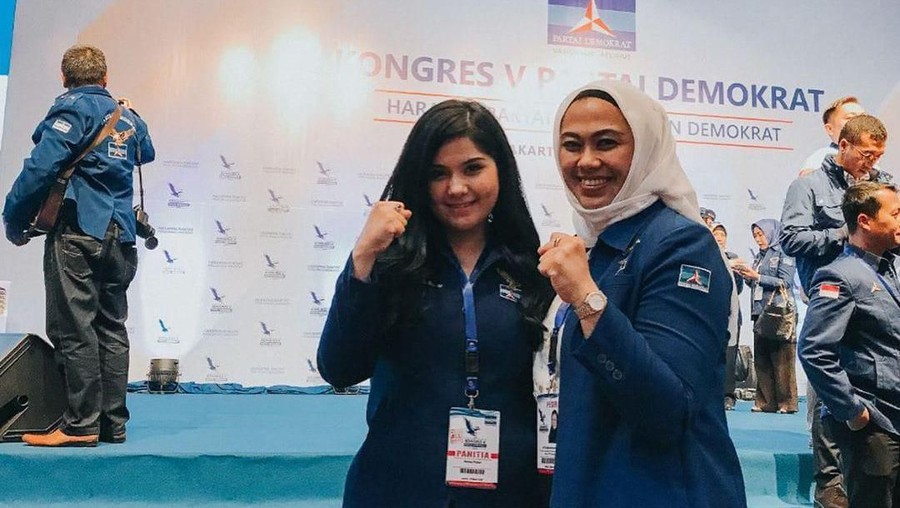 Dinyatakan positif Corona, Bupati Karawang Cellica Nurrachadiana sempat menghadiri acara Kongres Demokrat yang digelar di Jakarta pada Minggu (15/3).