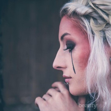 img-title Pakai Eyeliner Gak Bakal Luntur Kalau Kamu Lakuin Cara Ini!