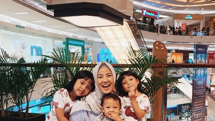 10 Mama Muda Indonesia yang Cantik dan Hebat