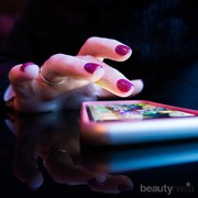 Sering Berselancar di Sosial Media? Waspadai Dampak Negatif Ini Ladies!