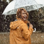 Rambut Lepek Karena Hujan? Coba Deh Atasi dengan Cara Ini!