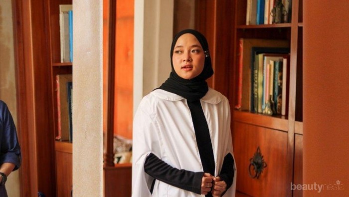 Padu Padan Outfit Monokrom ala Nissa Sabyan, Hijabers Wajib Coba!