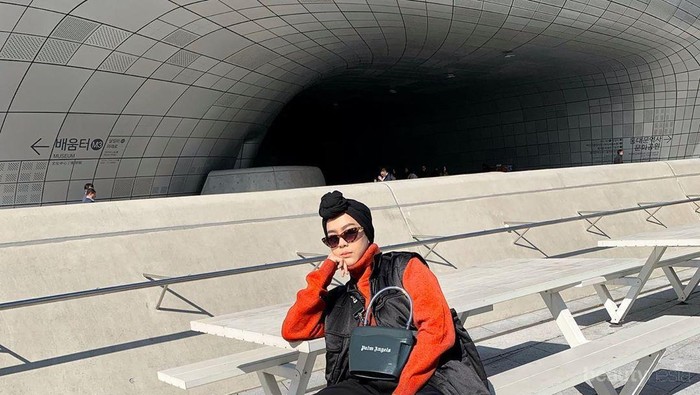 6 Gaya Hypebeast ala Intan Khasanah '@Strngrrr' dengan Turban Kekinian