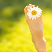 Kurang Percaya Diri karena Bau Kaki? Atasi dengan Cara Ini!