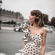 7 Artis Ini Tampil Kece dengan Outfit Polkadot