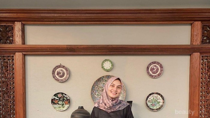 Inspirasi Baju Kondangan tanpa Gaun ala Dwi Handa, Anti Ribet!