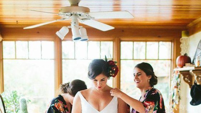 Mau Menikah, Lebih Baik Sewa atau Beli Gaun Pengantin?