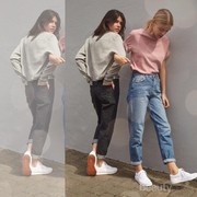 Tampil Kekinian dengan 5 Inspirasi Mix and Match Mom Jeans Ini Yuk!