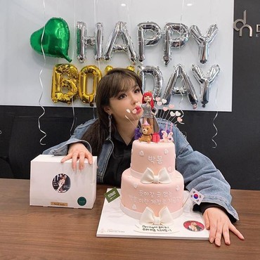 Park Bom Rayakan Ulang Tahun ke-34 Bersama Eks Member 2NE1