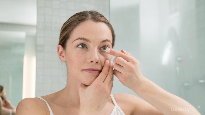 Waspadai Bahaya Softlens, Intip Trik Aman Tampil Oke dengan Softlens di Sini! Waspadai Bahaya Softlens, Intip Trik Aman Tampil Oke dengan Softlens di Sini!