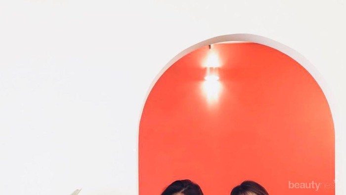 Bikin Video Kolaborasi di Korea, Sunny Dahye Kasih Skincare Ini ke Nagita Slavina!