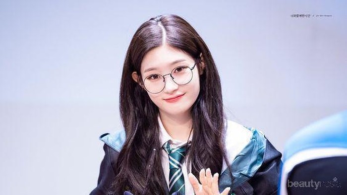 Gak Perlu Khawatir Lagi! Kamu Bisa Tampil Cantik Bermake Up tanpa Lepas Kacamata