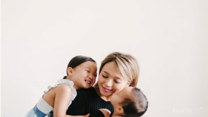 Deretan Seleb Korea Cantik yang Momong Anak di Tahun 2019