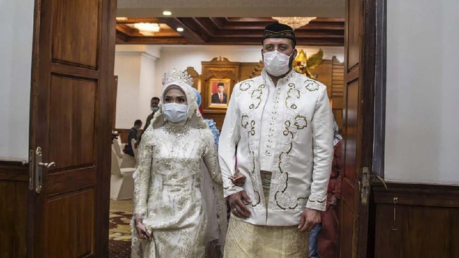 FOTO : Pernikahan di Tengah Wabah Virus Corona