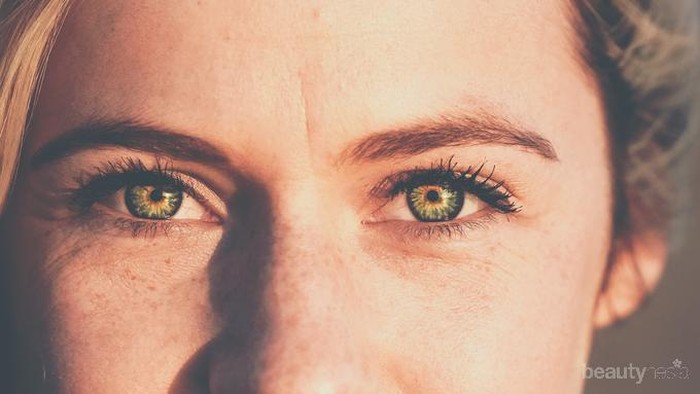 Muncul Kerutan Pada Area Mata? Coba Deh 5 Tips Mudah Menghilangkannya Berikut Ini