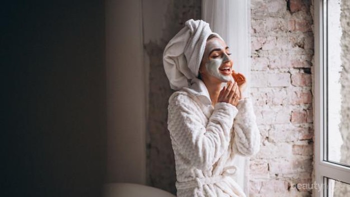 Makeup Bikin Jerawatan? Lakukan 5 Perawatan Wajah Ini Yuk!