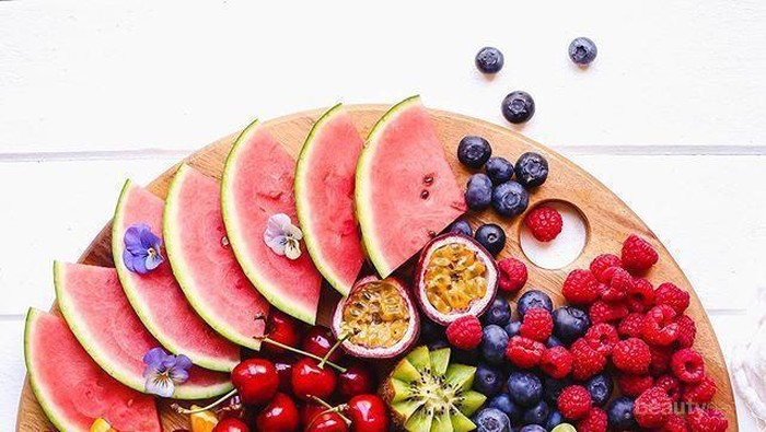 Selain Pelembap, Ini Deretan Makanan yang Bisa Menghidrasi Kulit