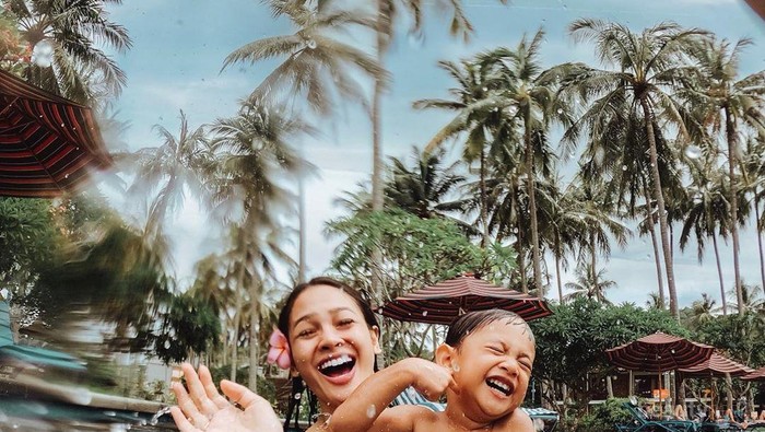 Rayakan Ulang Tahun Anak, Yuk Intip Keseruan Andien dan Kawa di Labuan Bajo! Rayakan Ulang Tahun Anak, Yuk Intip Keseruan Andien dan Kawa di Labuan Bajo!