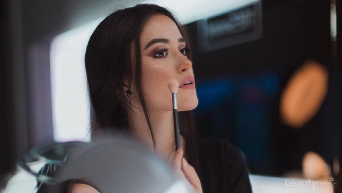 Mana yang Lebih Baik: Cream atau Powder Blush? Cari Tahu Yuk!