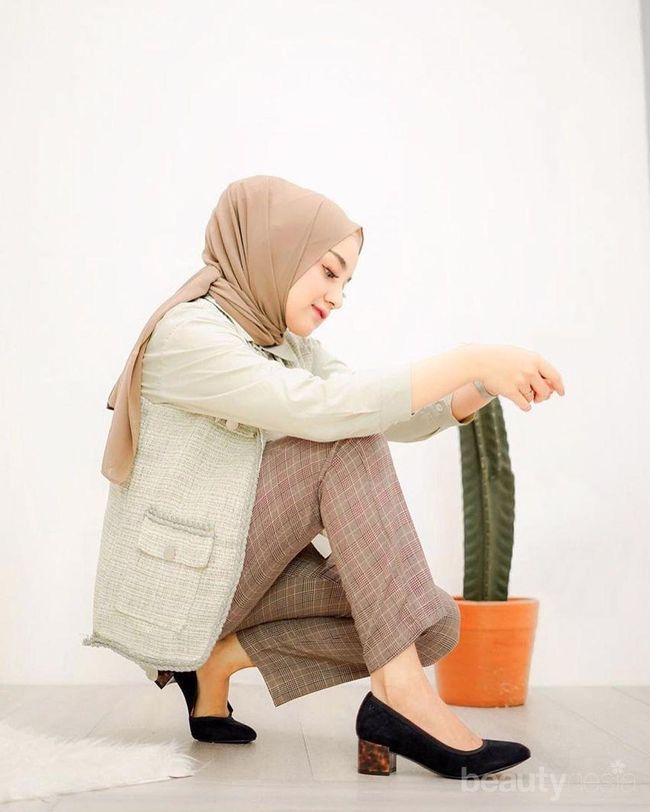 Tampil Lebih Oke Setiap Saat, Ini Ide Plaid Outfit ala Antik Arifani