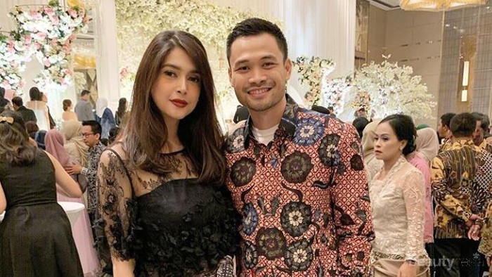 Bernuansa Hitam, Cantiknya Nabila Syakieb di Acara Pernikahan Citra Kirana - Rezky Aditya