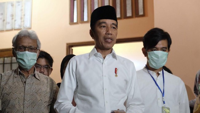 Gibran mengungkapkan paman Presiden Jokowi yang baru meninggal, Miyono, adalah sosok yang mengajari ayahnya bidang permebelan.