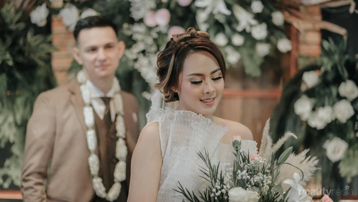 Digelar secara Sederhana, Intip Momen Manis Pernikahan Marcell Darwin dan Nabila Faisal