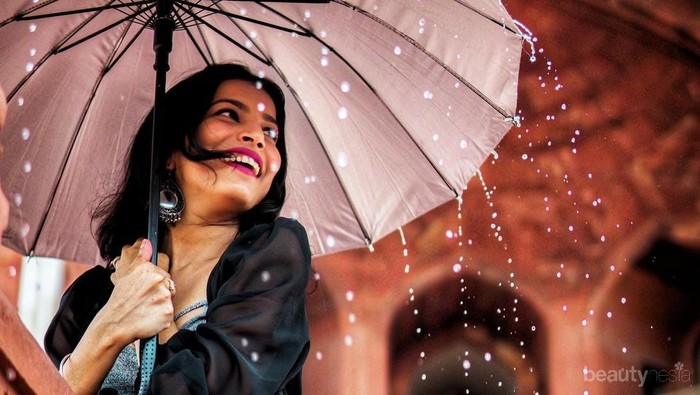 Musim Hujan Gak Takut Makeup Luntur, Cari Tahu Tipsnya!