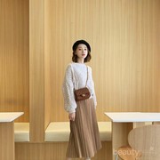 Karena Sepatu Boots, Baju Sederhana Bisa Jadi Stand Out! Intip Tipsnya, Yuk