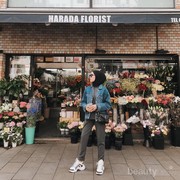 Makin Fashionable di 2020, Coba Mix n Match Style Hijab dengan Sepatu Sport